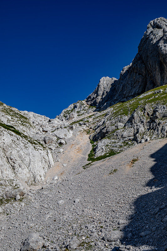 Hiking to Škednjovec peak in Bohinj